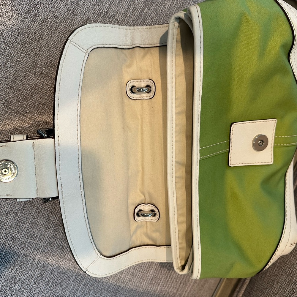 New Coach vintage Soho Green White Signature Satchel Hobo Bag Flap Buckle - Picture 8 of 17